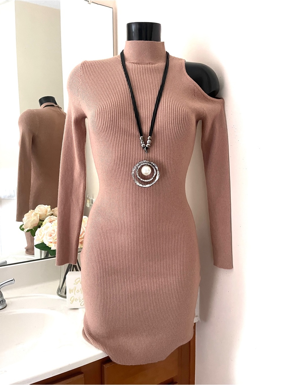 LEA & VIOLA Women’s Cold Shoulder Fall Dress Sz M Tan Slouch Dress sexy Medium